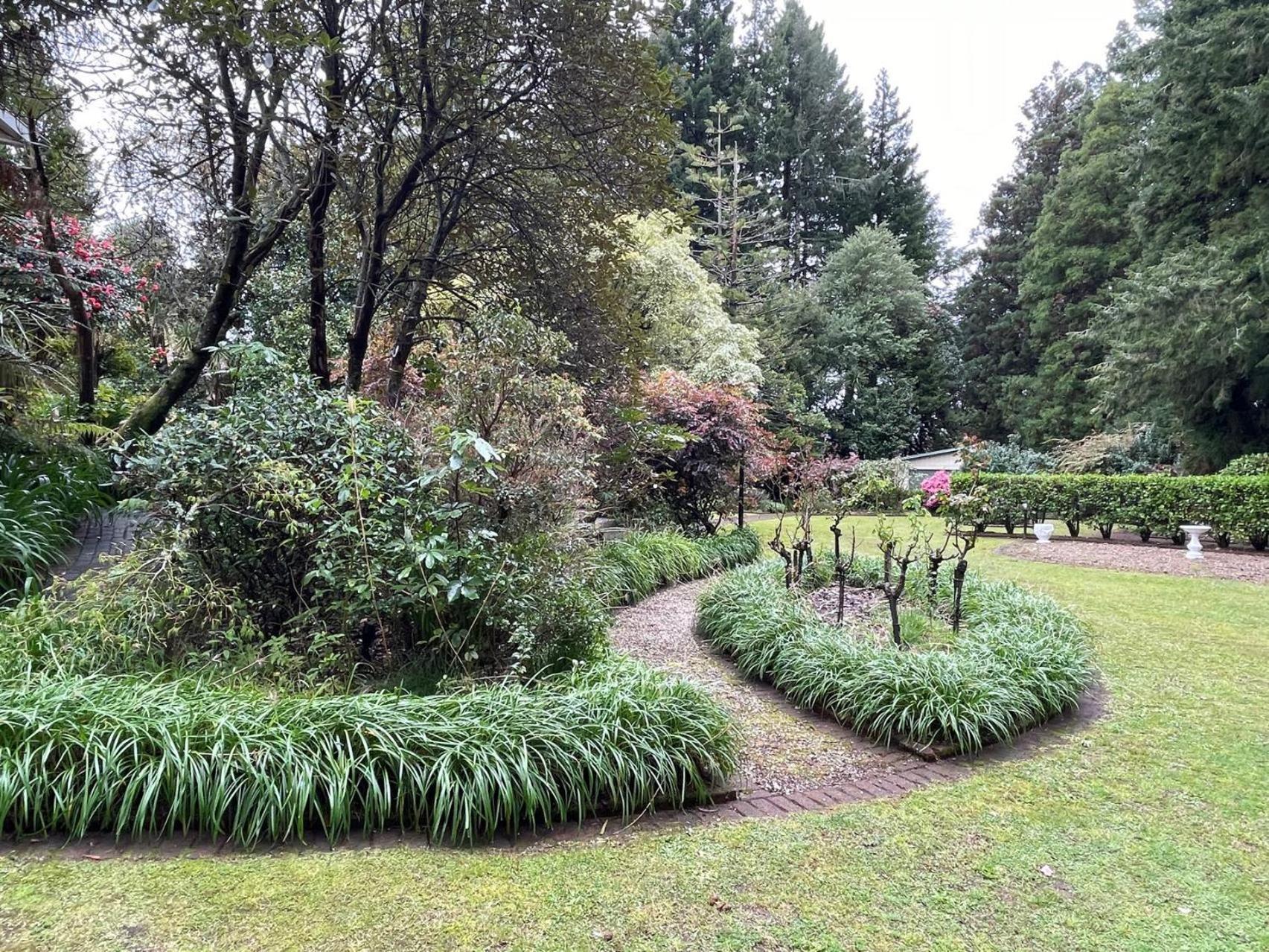 Garden Paradise In Rotorua With Pool Exterior photo
